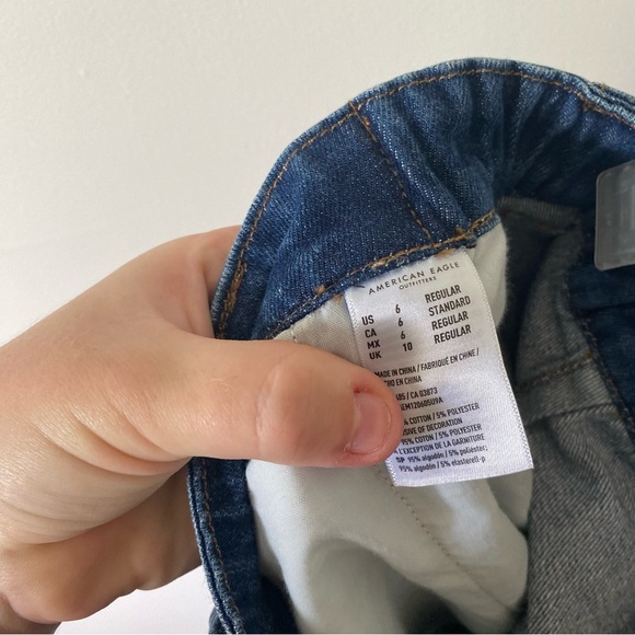 American Eagle Denim Cargo Mom Jeans size 6 - Picture 8 of 8